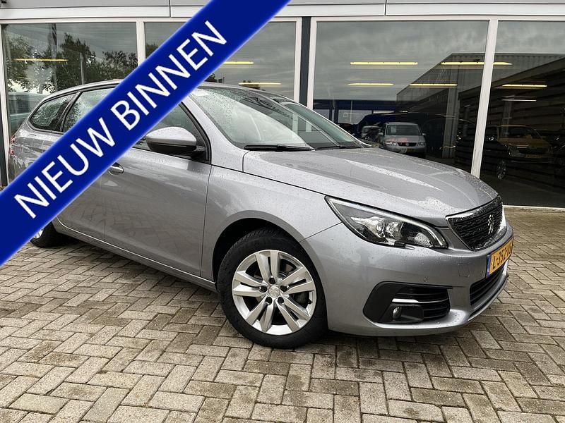 Grijs Gebruikt 2021 Peugeot 308 Active Stationwagen | € 11.950 (Goede deal) - Afbeelding 1/4