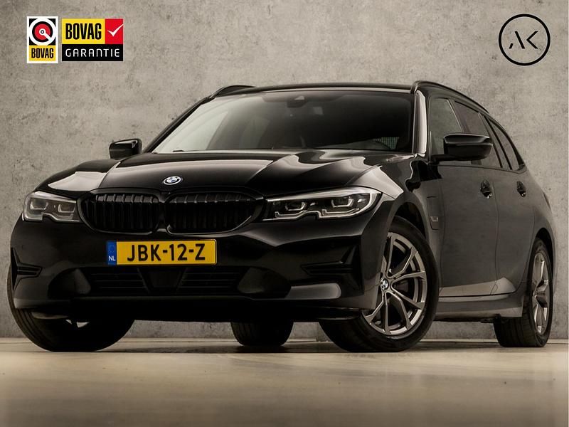 Zwart Gebruikt 2022 BMW 320e Sport Line Stationwagen | € 26.245 (Super prijs) - Afbeelding 1/4