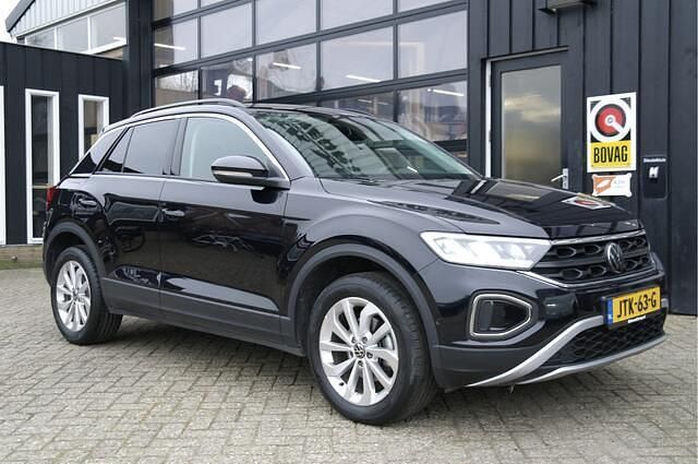 Zwart Occasion 2024 VW T-Roc Business SUV | € 29.899 (Goede deal) - Afbeelding 1/4
