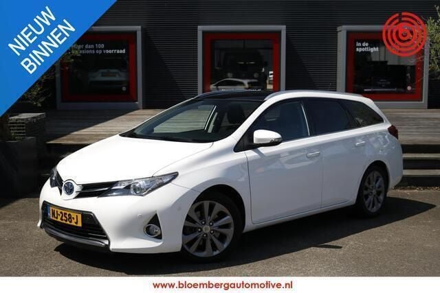 Wit Gebruikt 2013 Toyota Auris Touring Sports Stationwagen | € 11.999 (Eerlijke prijs) - Afbeelding 1/4