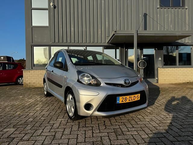 Occasion Toyota Aygo Comfort 68 PK (50 kW) 2013 Grijs (metallic) Hatchback