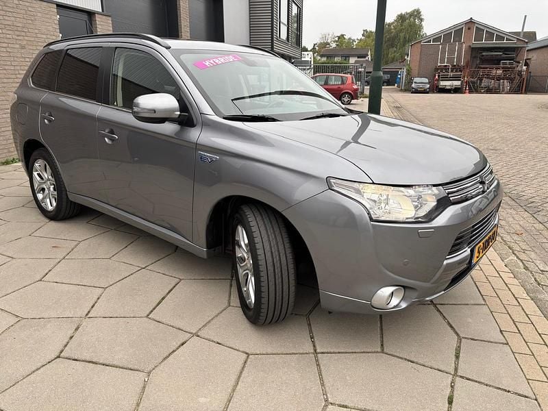 Occasion Mitsubishi Outlander Instyle 121 PK (88 kW) 2014 Grijs SUV
