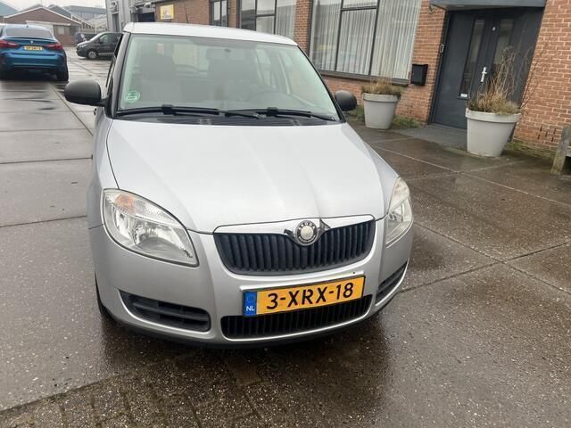 Grijs Gebruikt 2009 Skoda Fabia Hatchback | € 2.400 (Eerlijke prijs) - Afbeelding 1/4