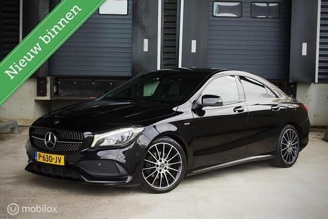 Zwart Occasion 2017 Mercedes CLA180 Business Sedan | € 18.495 (Eerlijke prijs) - Afbeelding 1/4
