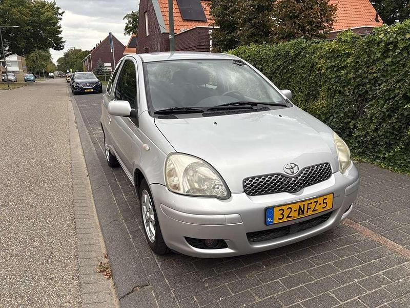 Occasion Toyota Yaris 65 PK (47 kW) 2005 Grijs Hatchback