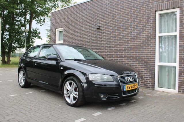 Zwart Gebruikt 2008 Audi A3 Attraction Hatchback | € 2.950 (Super prijs) - Afbeelding 1/4