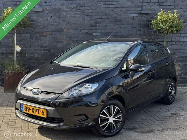 Zwart Gebruikt 2012 Ford Fiesta Hatchback | € 3.995 (Eerlijke prijs) - Afbeelding 1/4