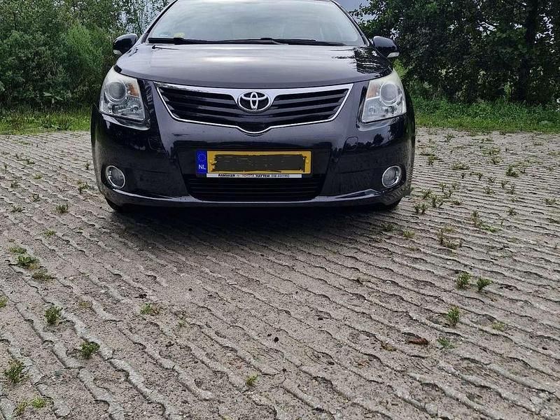 Zwart Gebruikt 2009 Toyota Avensis Sedan | € 8.000 (Iets duurder) - Afbeelding 1/4