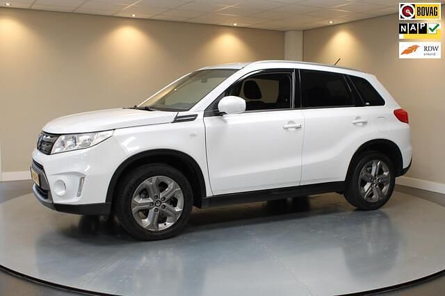 Wit (metallic) Occasion 2015 Suzuki Vitara Exclusive SUV | € 12.940 (Eerlijke prijs) - Afbeelding 1/4