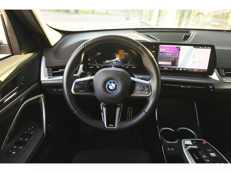 Occasion BMW iX1 Shadowline 225 kW (306 PK) 2024 Mineralweiss (licht wit metallic) SUV