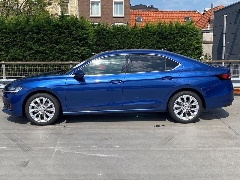 Occasion Skoda Superb First Edition 150 PK (110 kW) 2024 Blauw Hatchback