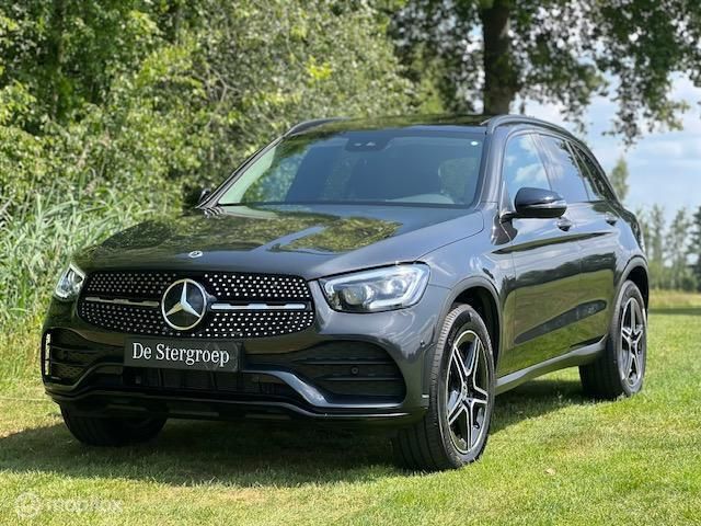 Grijs Gebruikt 2021 Mercedes GLC300 Business SUV | € 43.995 (Eerlijke prijs) - Afbeelding 1/4