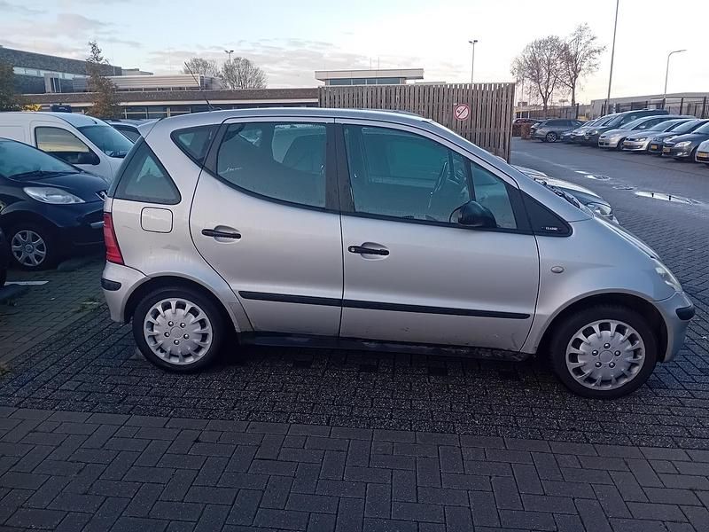 Grijs (metallic) Gebruikt 2003 Mercedes A140 Classic MPV | € 795 - Afbeelding 1/4