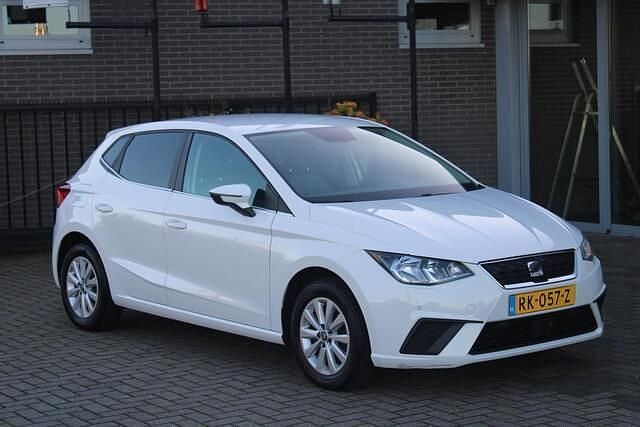 Wit Gebruikt 2018 Seat Ibiza Business Hatchback | € 11.250 (Goede deal) - Afbeelding 1/3