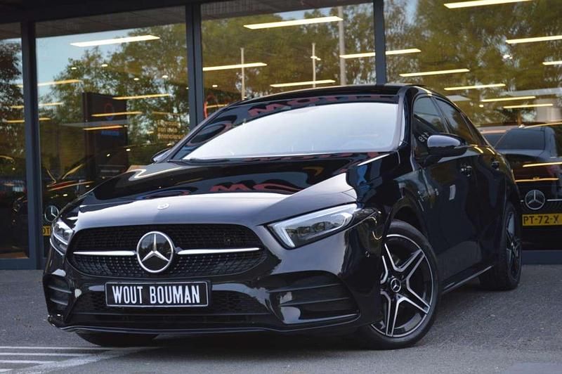 Zwart Gebruikt 2021 Mercedes A250 AMG Sedan | € 32.900 (Iets duurder) - Afbeelding 1/4