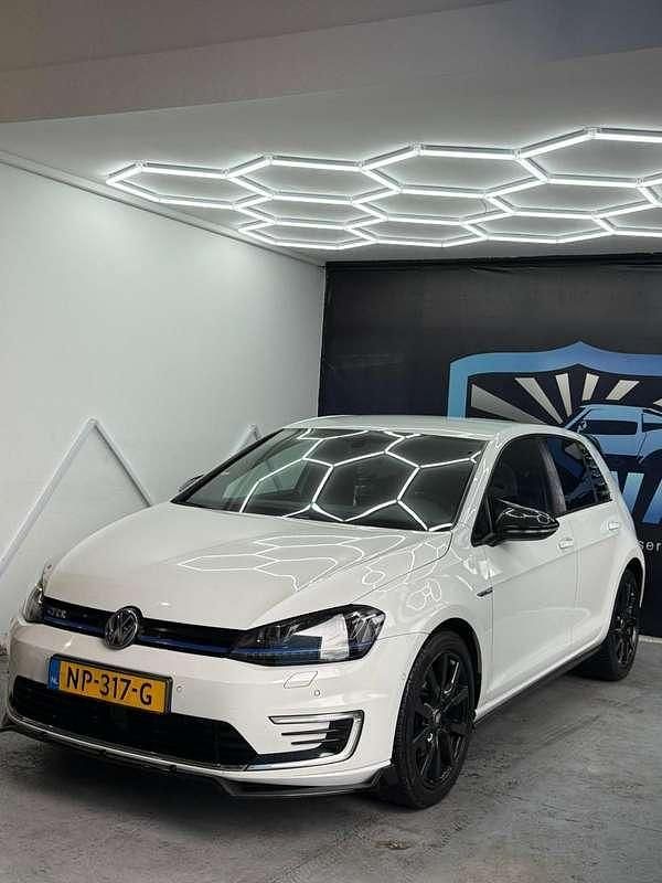 Occasion VW Golf VII GTE 150 PK (110 kW) 2016 Wit Stationwagen