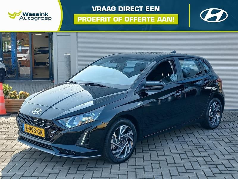 Zwart Occasion 2024 Hyundai i20 Comfort Hatchback | € 22.785 (Eerlijke prijs) - Afbeelding 1/4