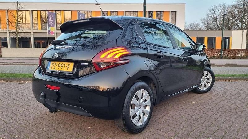 Occasion Peugeot 208 Active 82 PK (60 kW) 2017 Zwart Hatchback