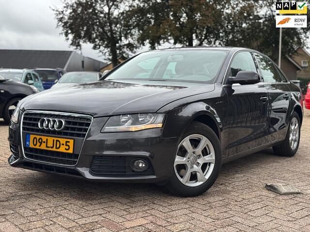 Grijs Gebruikt 2010 Audi A4 Business Sedan | € 7.499 (Goede deal) - Afbeelding 1/4