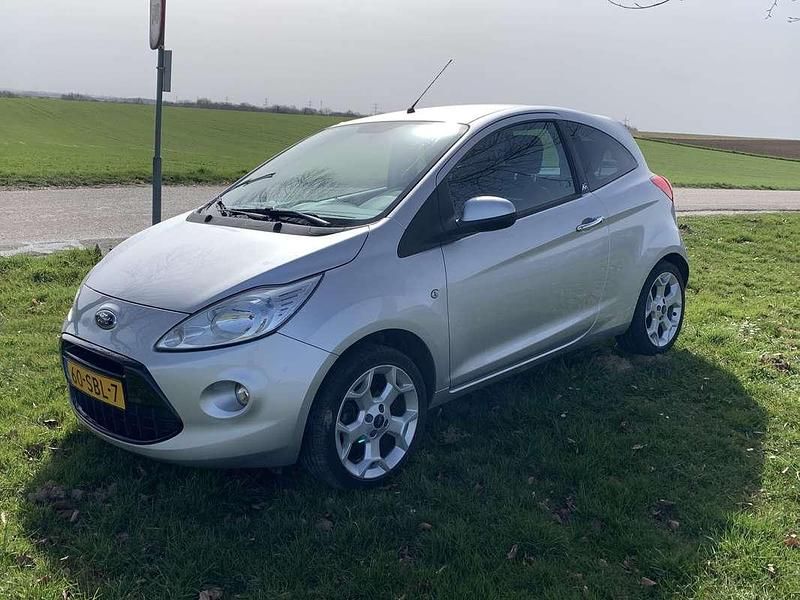 Grijs Gebruikt 2011 Ford Ka Metall Hatchback | € 3.750 (Eerlijke prijs) - Afbeelding 1/4