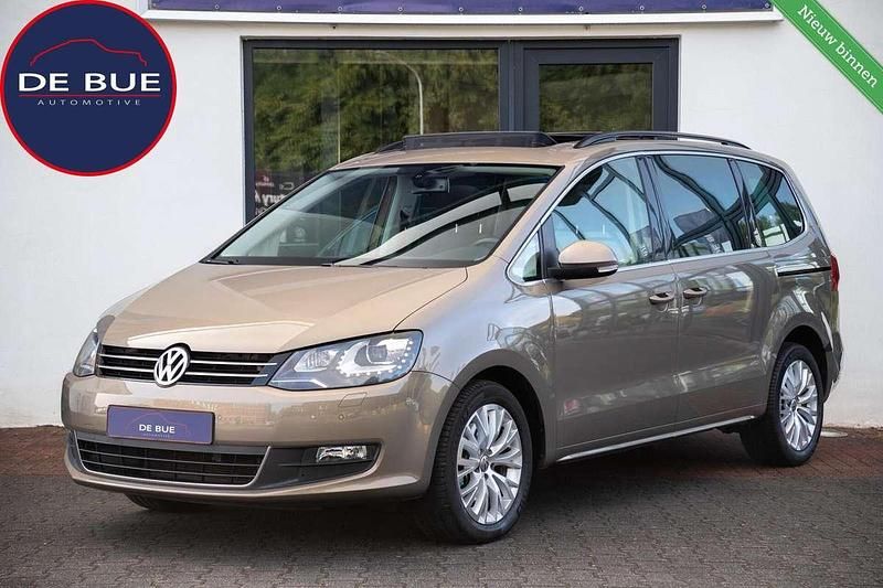 Beige (metallic) Occasion 2014 VW Sharan Highline MPV | € 15.911 (Goede deal) - Afbeelding 1/4