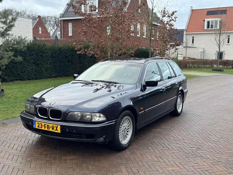 Occasion 1999 BMW 523 Stationwagen | € 1.949 (Eerlijke prijs) - Afbeelding 1/4