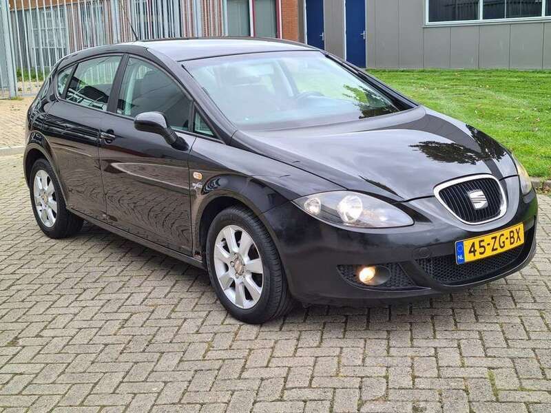 Zwart Gebruikt 2008 Seat Leon Stylance MPV | € 3.500 (Iets duurder) - Afbeelding 1/4