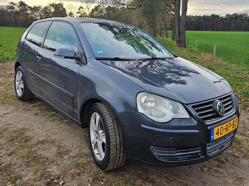 Blauw Gebruikt 2005 VW Polo Hatchback | € 999 (Goede deal) - Afbeelding 1/4