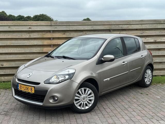 Beige Gebruikt 2010 Renault Clio II Business Hatchback | € 3.495 (Eerlijke prijs) - Afbeelding 1/4