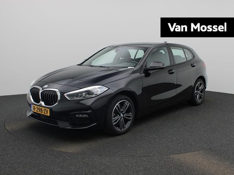 Zwart Gebruikt 2023 BMW 118 Basis Hatchback | € 23.900 (Goede deal) - Afbeelding 1/4