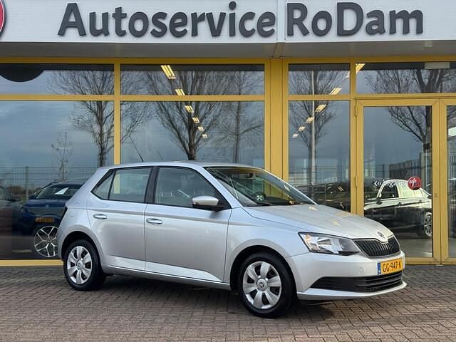Hatchback Occasion 2015 Skoda Fabia Active Hatchback | € 6.950 (Eerlijke prijs) - Afbeelding 1/4