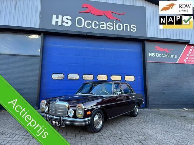 Rood Gebruikt 1971 Mercedes 220 Sedan | € 35.000 - Afbeelding 1/4