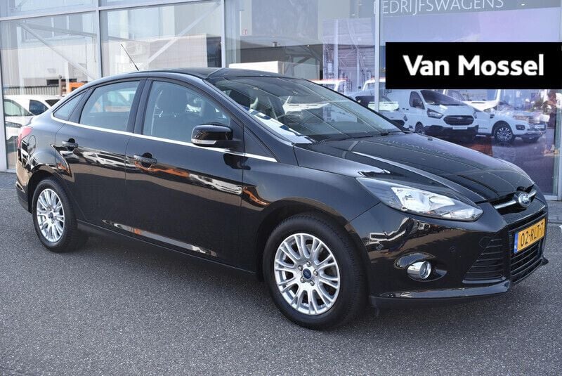 Zwart Gebruikt 2011 Ford Focus Titanium Sedan | € 8.950 (Eerlijke prijs) - Afbeelding 1/4