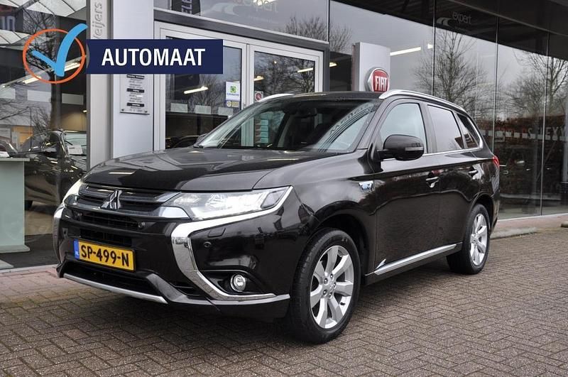 Zwart Gebruikt 2016 Mitsubishi Outlander SUV | € 19.900 (Duur) - Afbeelding 1/4