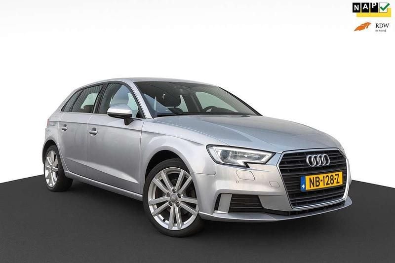 Grijs (metallic) Gebruikt 2016 Audi A3 Sportback e-tron S-Line Hatchback | € 9.950 (Eerlijke prijs) - Afbeelding 1/4