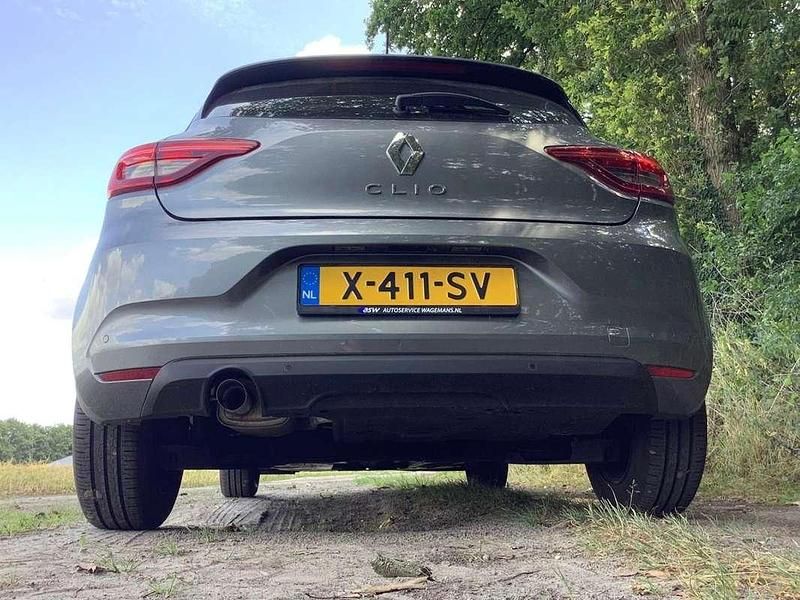 Grijs Gebruikt 2023 Renault Clio V Evolution Hatchback | € 16.995 (Goede deal) - Afbeelding 1/4