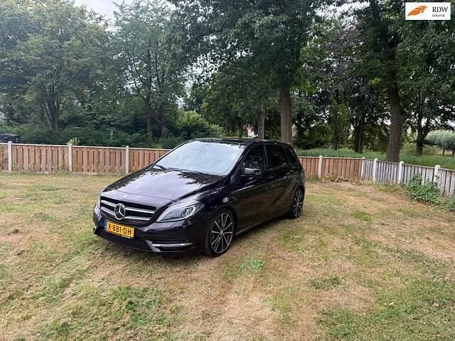 Paars Gebruikt 2013 Mercedes B220 Prestige MPV | € 14.950 (Duur) - Afbeelding 1/4