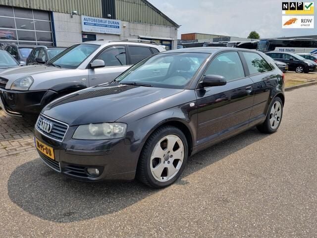 Grijs Gebruikt 2004 Audi A3 Ambition Hatchback | € 2.250 (Eerlijke prijs) - Afbeelding 1/4