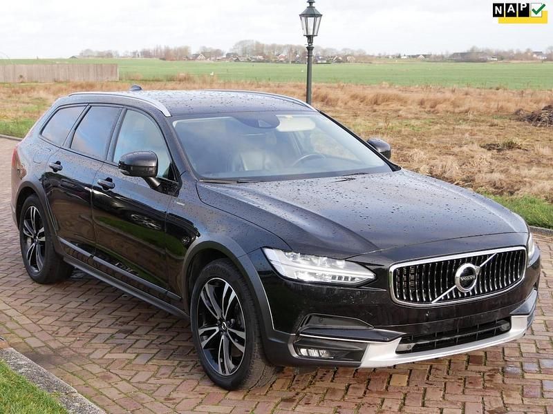 Zwart, metallic lak Gebruikt 2018 Volvo V90 CC Pro Stationwagen | € 17.545 - Afbeelding 1/3