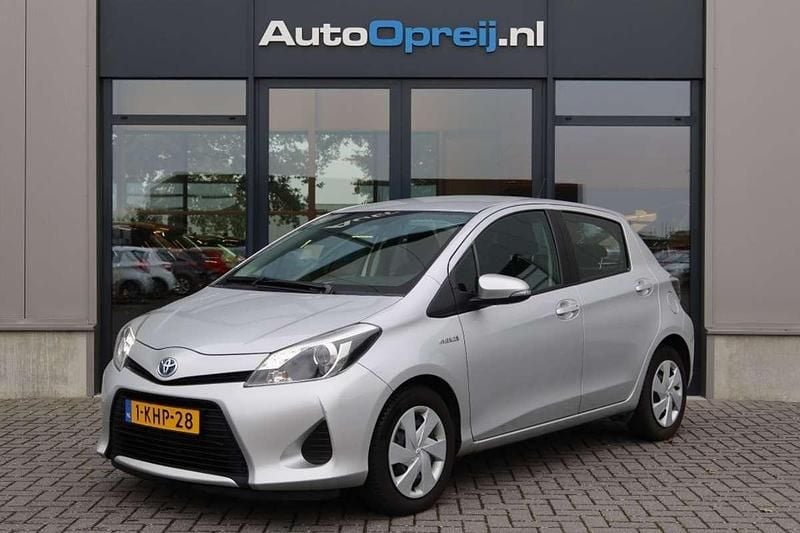 Grijs Gebruikt 2013 Toyota Yaris Hybrid Hatchback | € 12.895 (Eerlijke prijs) - Afbeelding 1/4