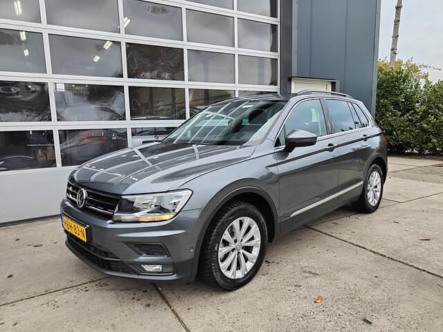 Grijs Occasion 2019 VW Tiguan Comfortline SUV | € 18.750 (Super prijs) - Afbeelding 1/4