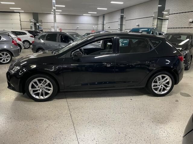 Zwart, metallic lak Gebruikt 2014 Seat Leon Style Hatchback | € 8.750 (Eerlijke prijs) - Afbeelding 1/4