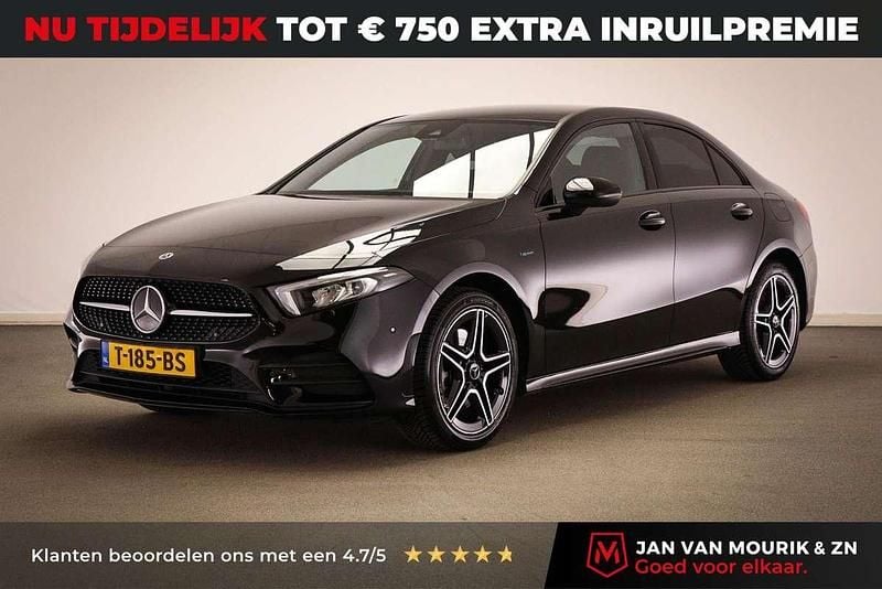 Zwart Gebruikt 2021 Mercedes A250 Premium Plus Hatchback | € 26.900 (Eerlijke prijs) - Afbeelding 1/4