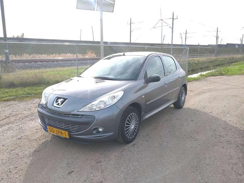 Grijs Gebruikt 2009 Peugeot 206+ Hatchback | € 1.299 (Goede deal) - Afbeelding 1/4