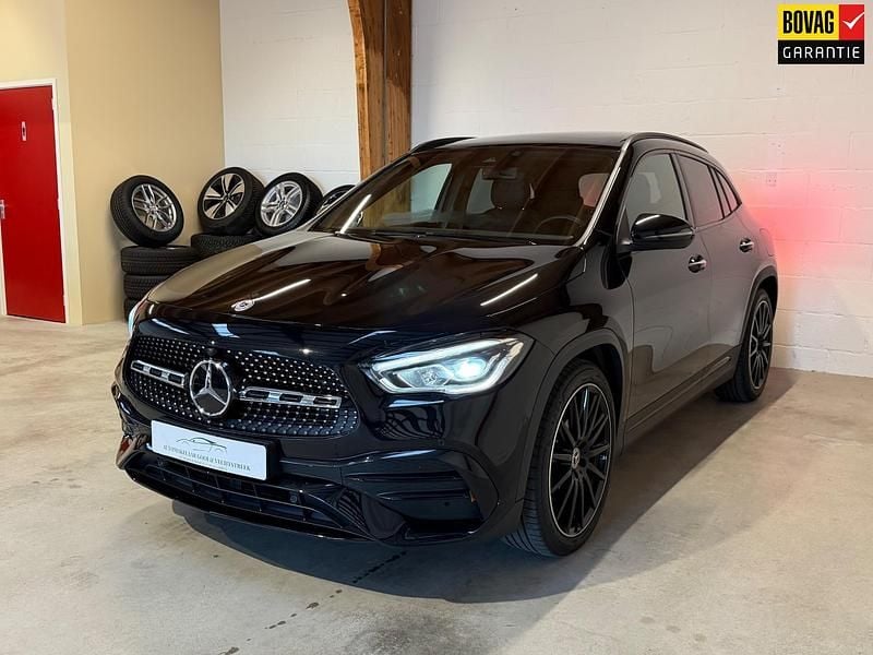 Zwart Gebruikt 2022 Mercedes GLA180 AMG line SUV | € 40.995 (Iets duurder) - Afbeelding 1/4