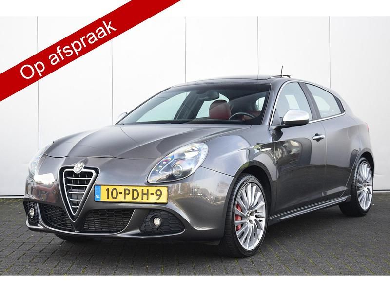 Grijs Gebruikt 2011 Alfa Romeo Giulietta Distinctive Hatchback | € 7.850 (Iets duurder) - Afbeelding 1/4