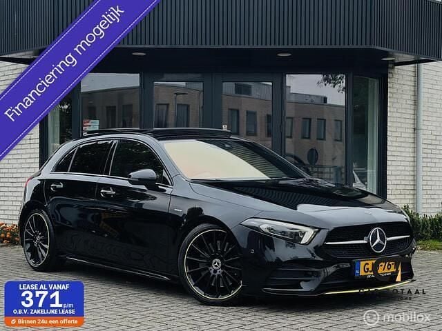Zwart Gebruikt 2018 Mercedes A250 AMG Hatchback | € 22.900 (Goede deal) - Afbeelding 1/4