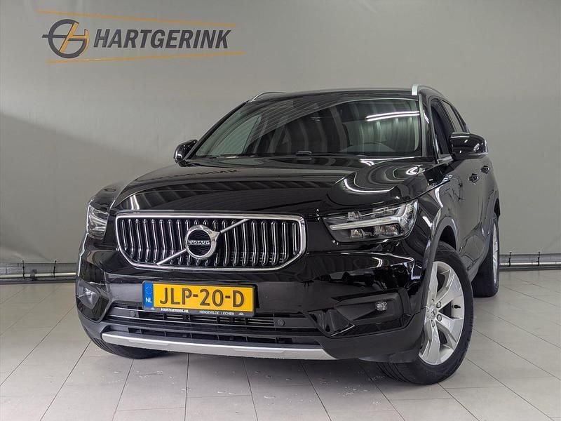 Zwart Gebruikt 2021 Volvo XC40 Inscription SUV | € 30.925 (Goede deal) - Afbeelding 1/4