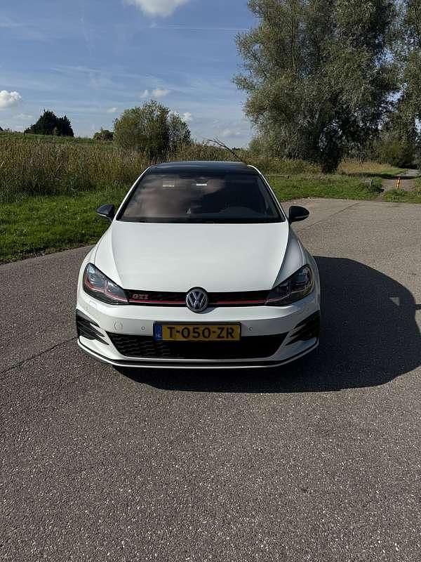 Wit Gebruikt 2018 VW Golf VII GTI Stationwagen | € 23.000 (Eerlijke prijs) - Afbeelding 1/4