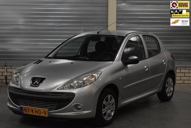Grijs Gebruikt 2009 Peugeot 206+ Hatchback | € 2.950 (Eerlijke prijs) - Afbeelding 1/4